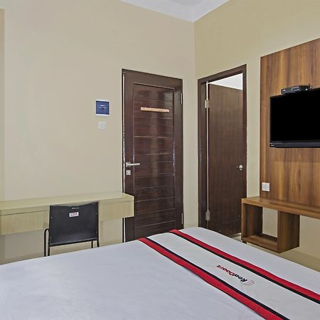 Отель Reddoorz @ Babarsari Maguwo Экстерьер фото